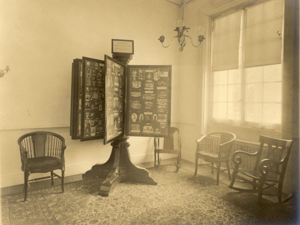 The large mahogany stand, with folding screens attached, display the pictures which appeared in the DAR’s American Monthly Magazine.