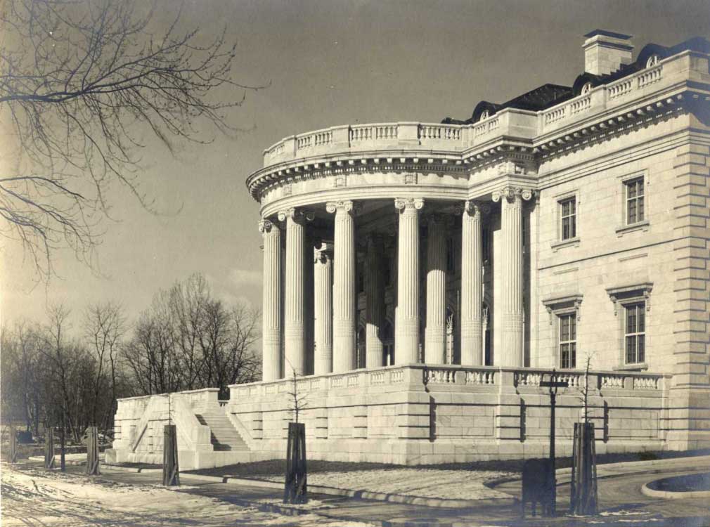 Thirteen monolithic columns support the roof of the Memorial Portico on the south side of the building. These columns were all presented by the Chapter or Legislatures of the thirteen original States. Many diplomatic and official government functions have been held in Memorial Continental Hall's auditorium and the Memorial Portico entrance was use by the President of the United State when he attended.